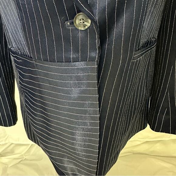 Banana Republic Women’s Navy Pinstripe Blazer Size 8P - Picture 7 of 16